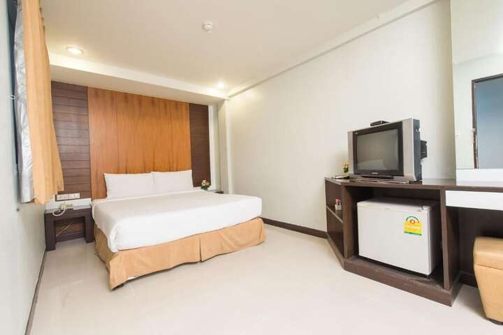 Room 9 of 13