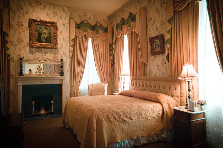 Room 6 of 142