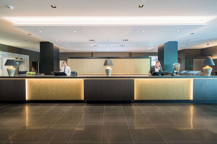 Entrance & Lobby