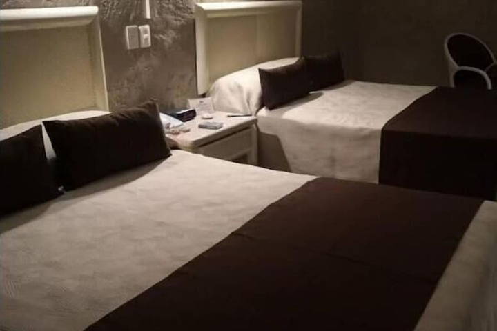 Room 5 of 12