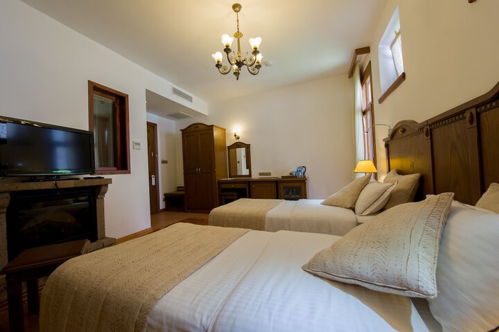 Room 16 of 102