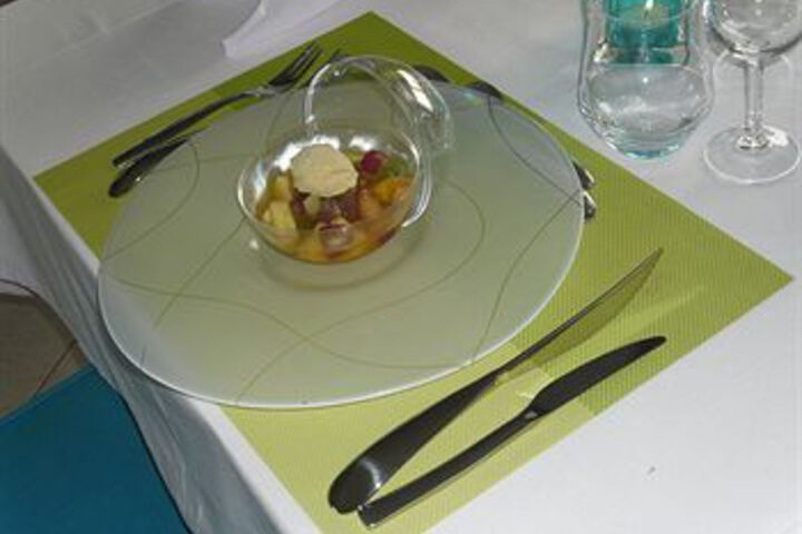 Dining 30 of 33