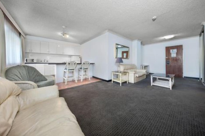 Room 10 of 48
