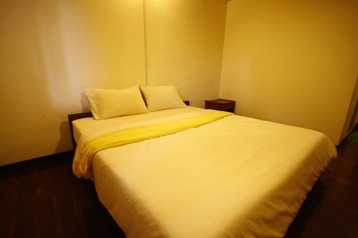 Room 11 of 19