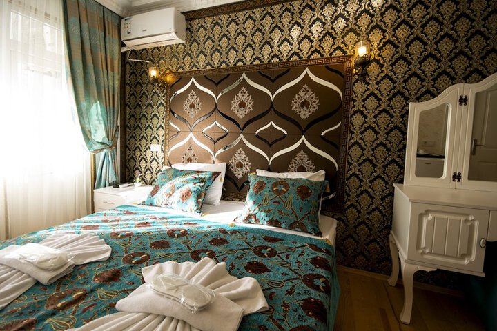 Room 9 of 35
