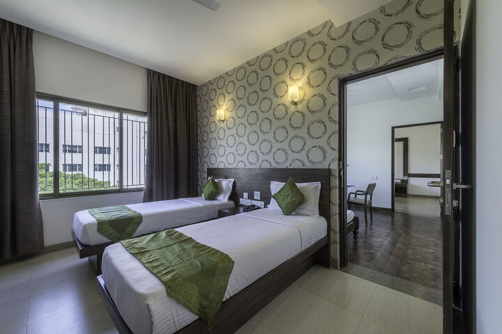Room 8 of 37