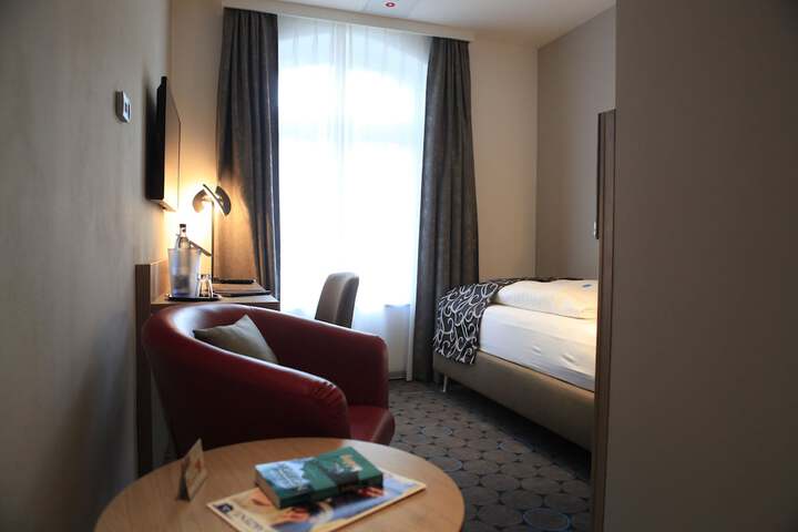 Room 30 of 92