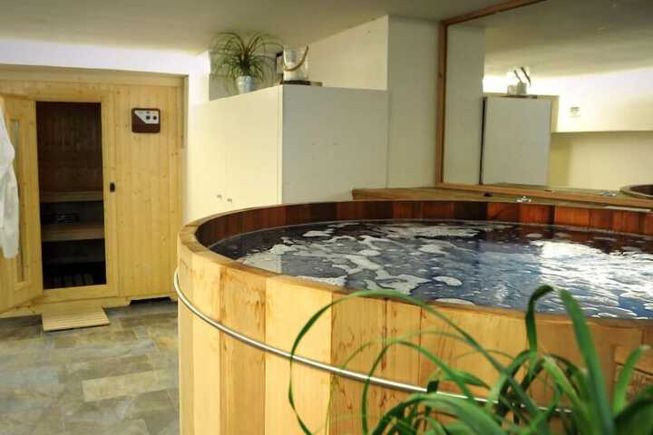 Spa 12 of 32