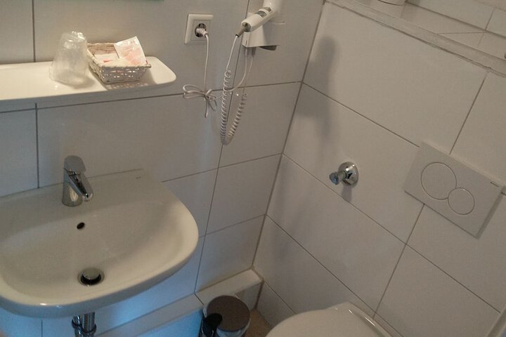 Room 42 of 56