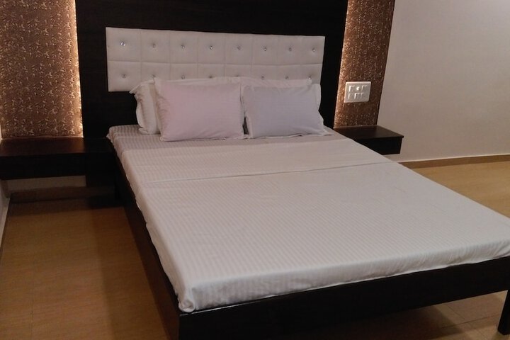 Room 8 of 25