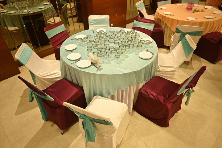 Dining 32 of 37