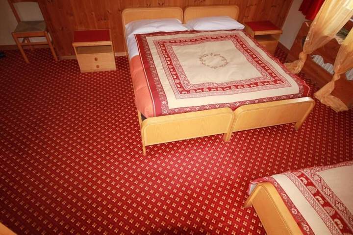 Room 9 of 52