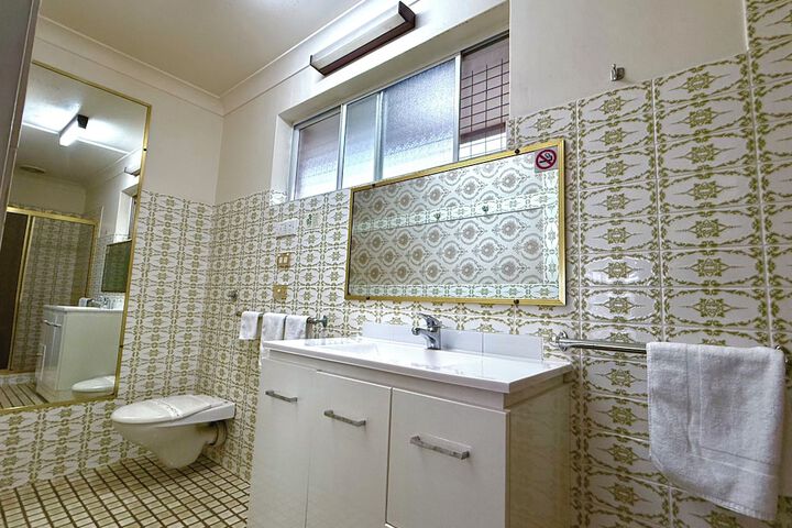 Room 18 of 29