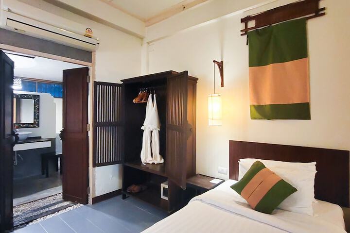 Room 15 of 89