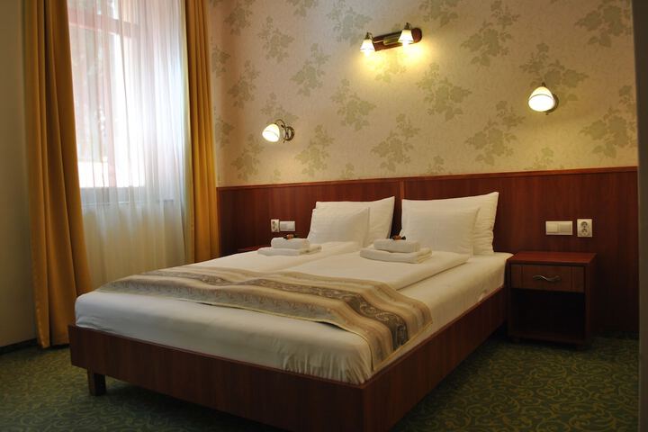 Room 6 of 48