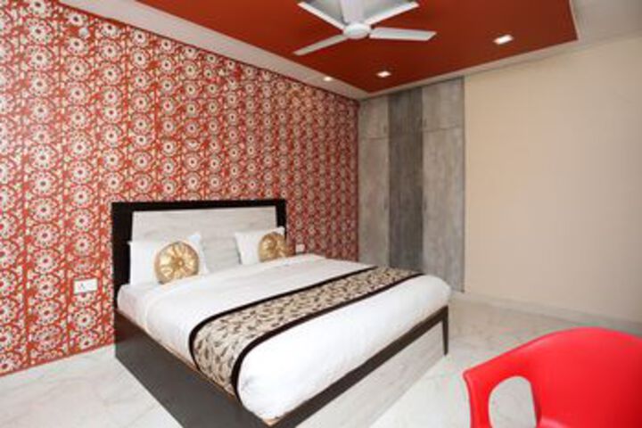 Room 12 of 24