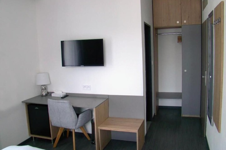 Room 16 of 66