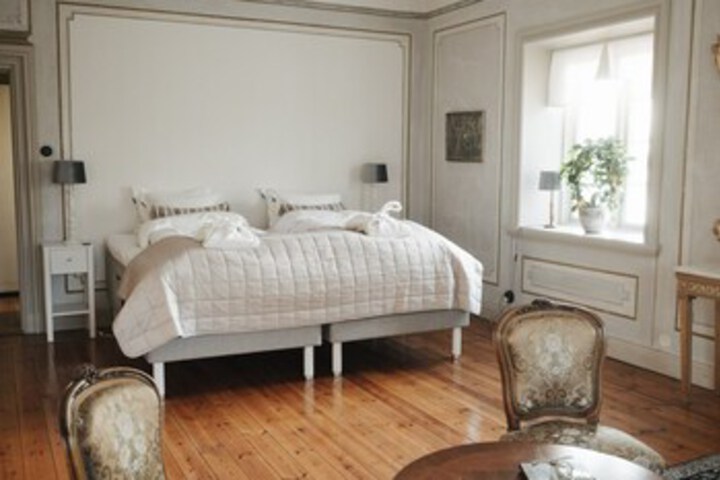 Room 51 of 115