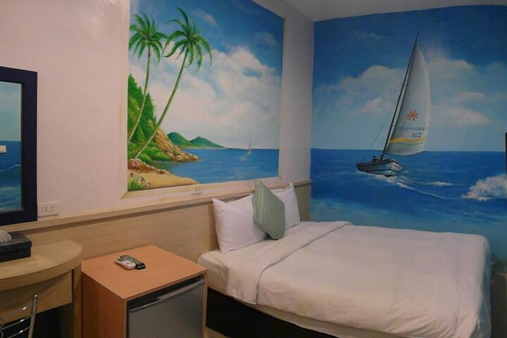 Room 8 of 33