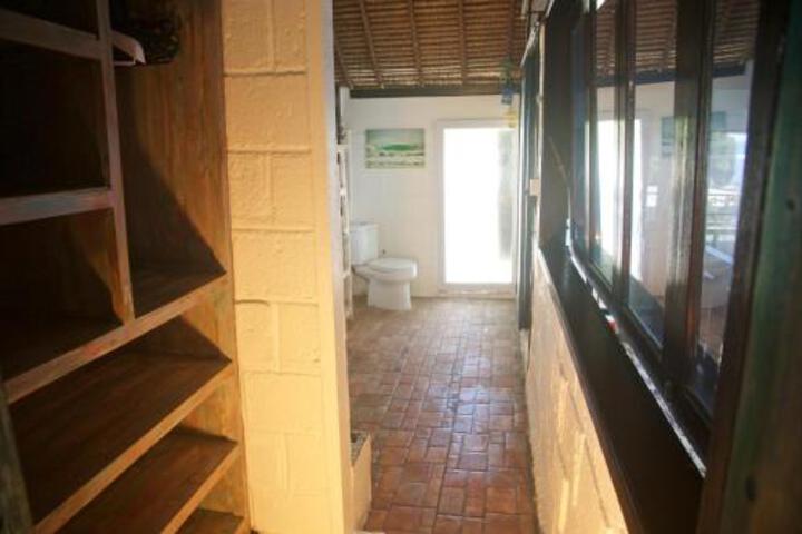 Room 4 of 35