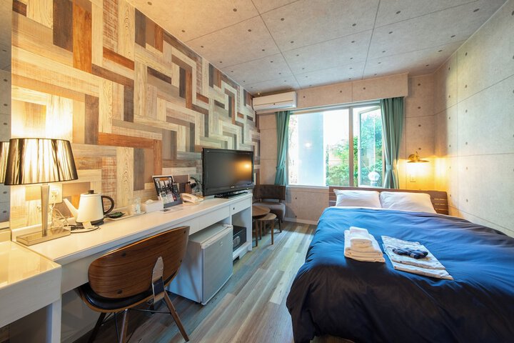 Room 10 of 84