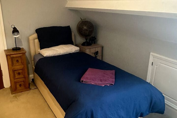 Room 11 of 32