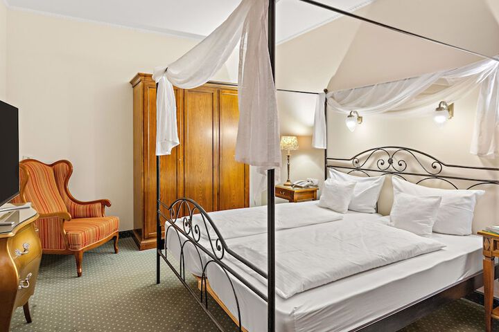 Room 16 of 31