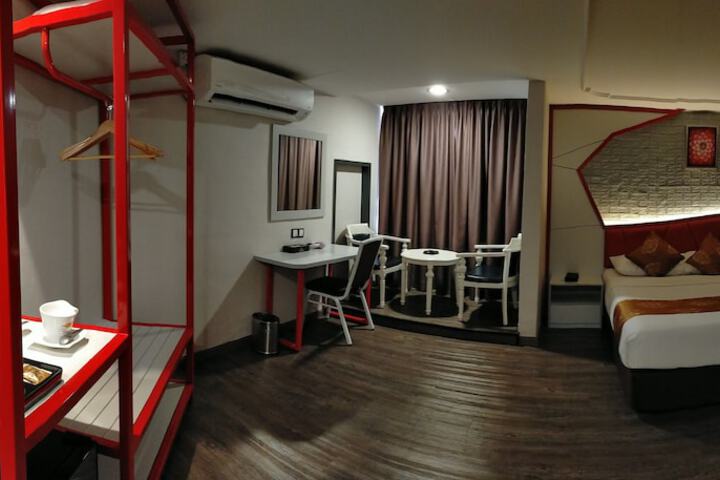 Room 32 of 36