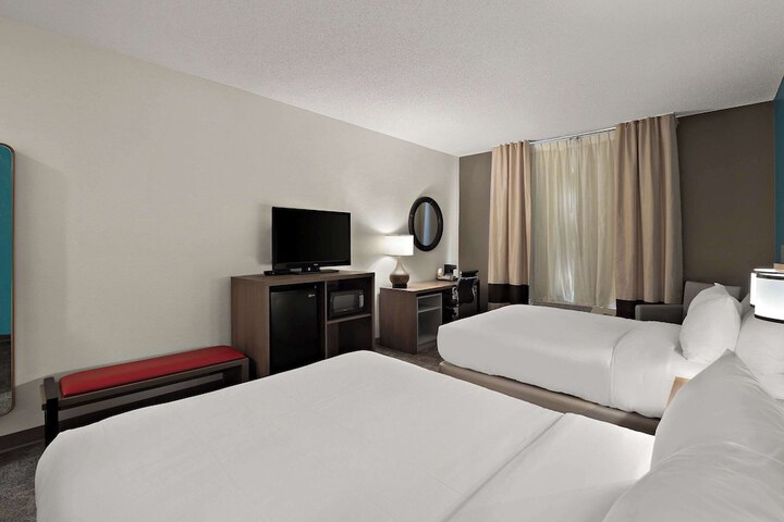2 Queen Beds (1 of 7)