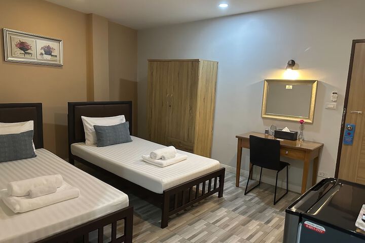 Room 6 of 10