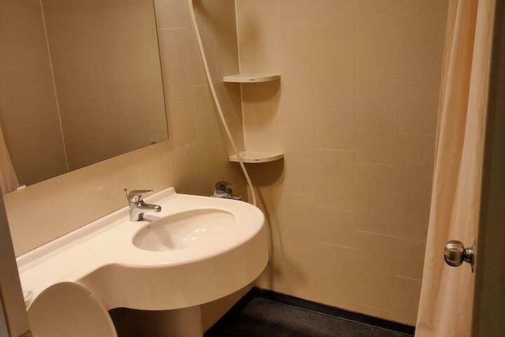 Room 7 of 17