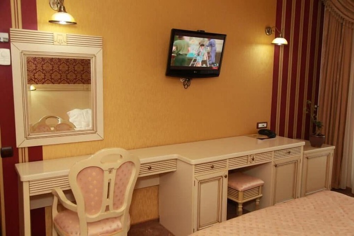 Room 14 of 37