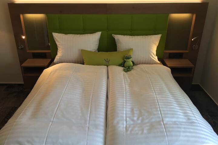 Room 17 of 102