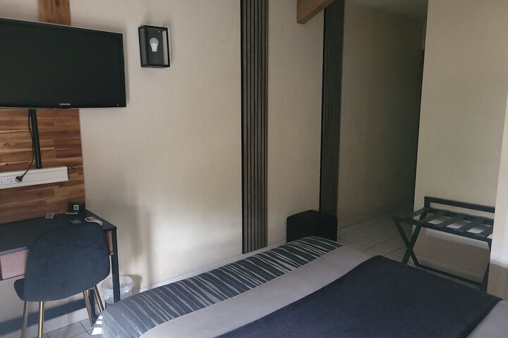 Room 43 of 143