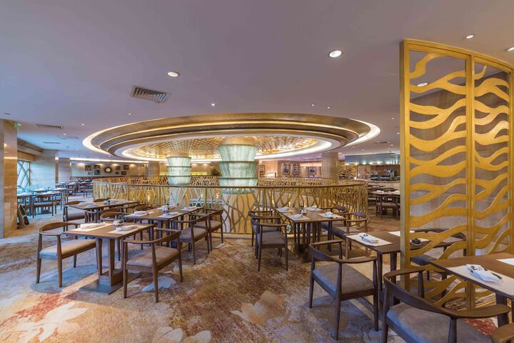 Lounge 100 of 124