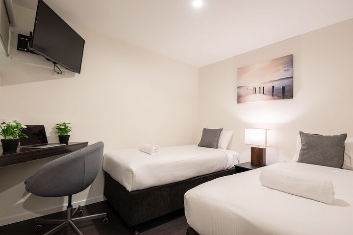 Room 32 of 73