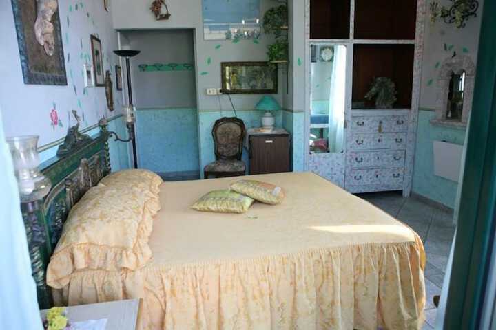 Room 12 of 32