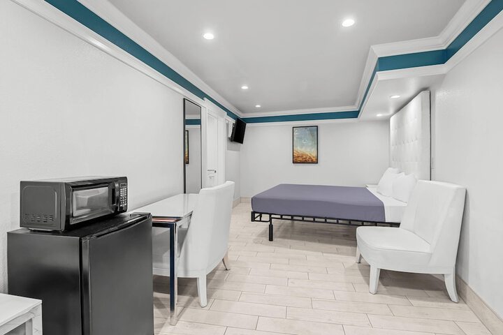 Room 10 of 31