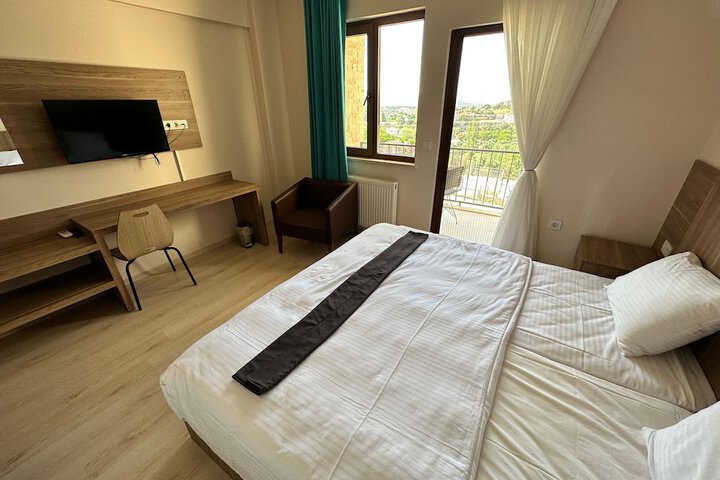 Room 8 of 27