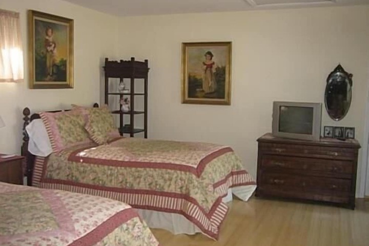 Room 5 of 18