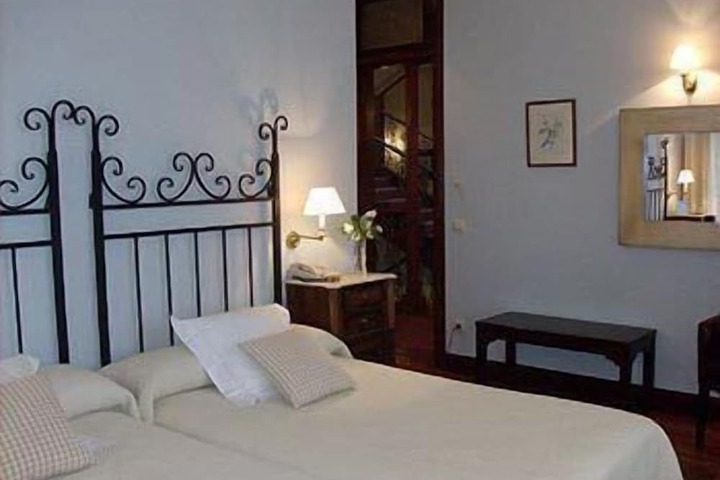 Room 8 of 49
