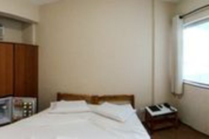 Room 8 of 30