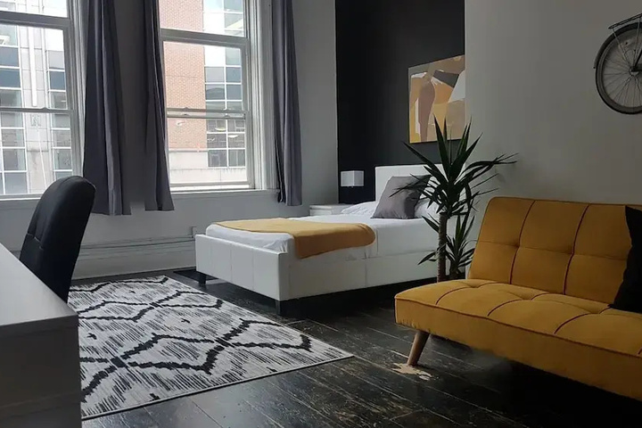 Room 6 of 14