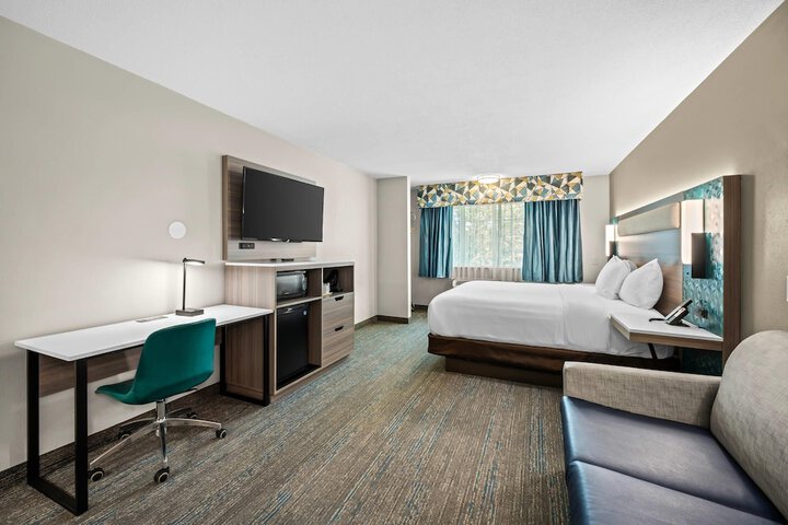 Room 33 of 64
