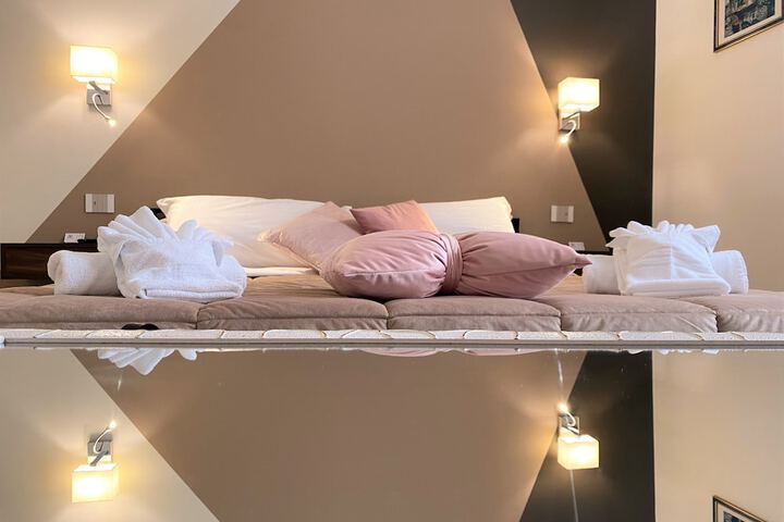 Room 8 of 30