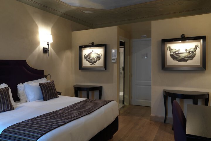 Room 3 of 110