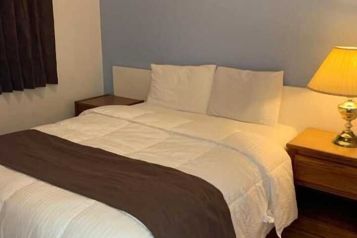 Room 5 of 99