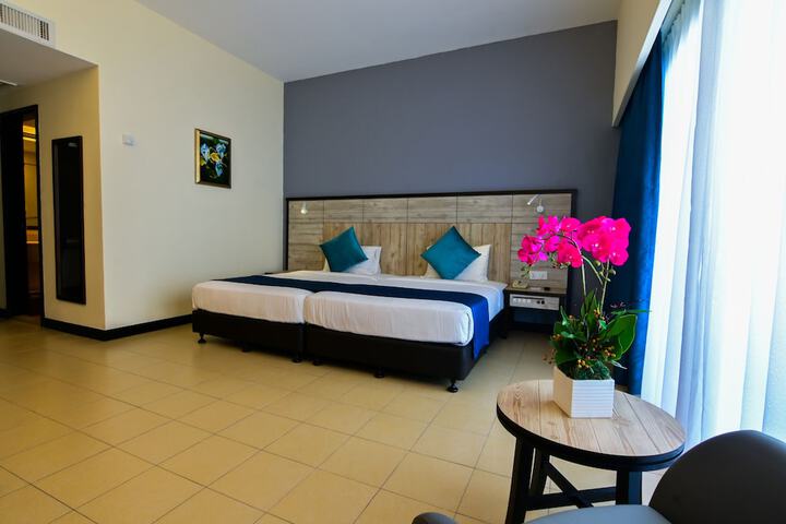 Room 8 of 34