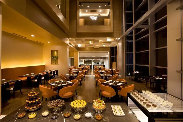 Dining 5 of 7