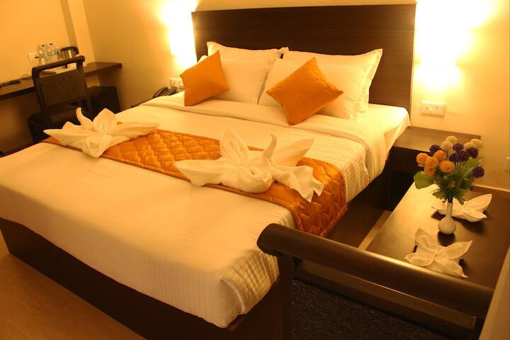 Room 3 of 93